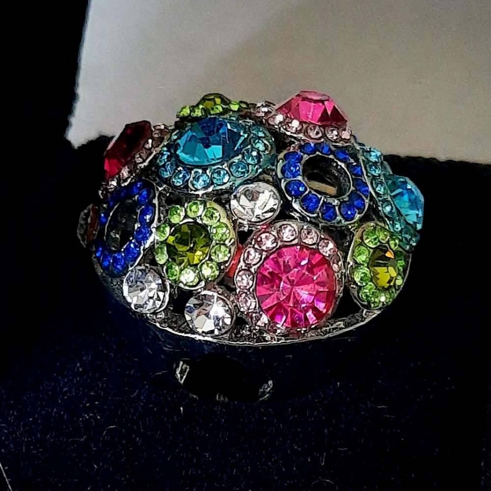 Beautiful Multicolored Rhinestone Dome Ring Size 8-9 - Picture 3 of 3